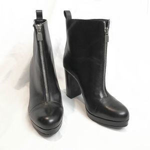 BLACK heeled booties with zipper 💚🌻